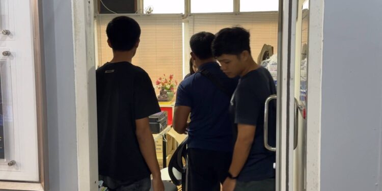 นนทบุรี ส่อไม่จบ! วอชด็อก ยื่นหนังสือให้ตำรวจพิจารณาเอาผิดพ่อเด็ก 2 ขวบ ไล่ตีสุนัข เข้าข่ายทารุณกรรมสัตว์หรือไม่