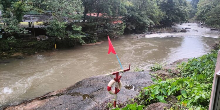 ปราจีนบุรี-อุทยานแห่งชาติเขาใหญ่เปิดมาตรการพิเศษเฝ้าระวังความปลอดภัยนักท่องเที่ยวบริเวณน้ำตกสาริกาและน้ำตกนางรอง … หลังรัฐมนตรีว่าการกระทรวงทรัพยากรธรรมชาติฯ สั่งการเข้มเตรียมรับมือน้ำป่าไหลหลาก พร้อมช่วยเหลือประชาชนโดยรอบพื้นที่