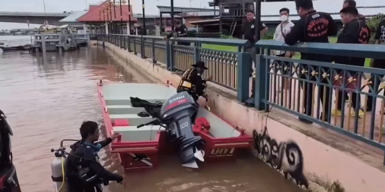 นนทบุรึ พบร่างแล้ว! เด็ก 17 ปี จมแม่น้ำเจ้าพระยา นาน 5 วัน ติดคานศาลาใต้น้ำ เจ้าหน้าที่อยู่ระหว่างเร่งวางแผน หลังค้นหานานกว่า 6 ชม.