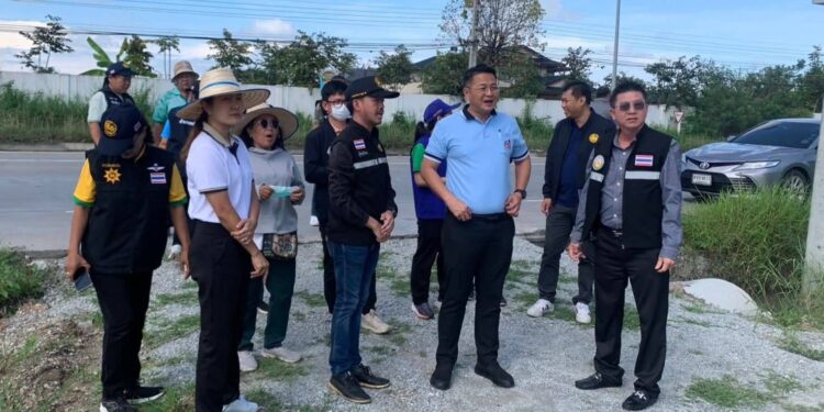 ผู้ว่าฯชลบุรีสั่งการ รองผู้ว่าฯเร่งแก้ปัญหาถนนพังนามะตูมอ.พนัสนิคม หลังชาวบ้านเดือดร้อน