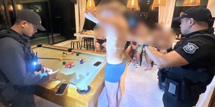 ผบ.ตร.สั่งตรวจเข้มพื้นที่ท่องเที่ยวทั่วประเทศ หลังเหตุจับ 4 ชาวอิสราเอลมั่วสุมเสพยาเสพติดที่เกาะพะงัน