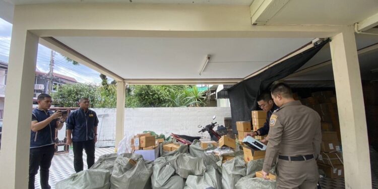 ตำรวจ ปอศ.บุกทลายเพจปลอม เปิดโปรโมชัน “ดีลสุดช็อก” จำหน่ายสินค้าปลอม หลอกเป็นสินค้าคุณภาพเยี่ยม