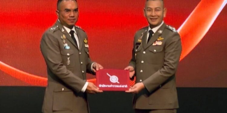 ผกก.สภ.เสม็ดรับมอบโล่เกียรติคุณ