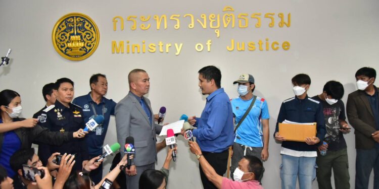 เหยื่อสมัครงานออนไลน์กว่า 100 ชีวิต ร้อง รมว.ยุติธรรม ถูกลวงเข้าแก๊งคอลเซ็นเตอร์เขมร