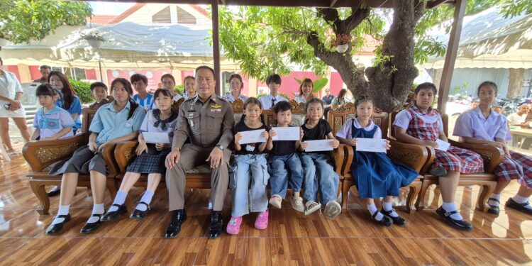 สมุทรปราการ-สภ.พระสมุทรเจดีย์จัดงานวันตำรวจทำบุญถวายภัตตาหาร-มอบทุนการศึกษาบุตรข้าราชการ