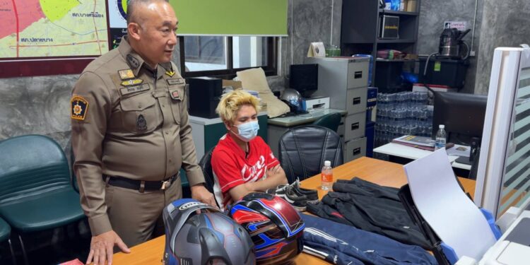 นนทบุรี วงจรปิด ตร.รวบหนุ่มอ้างแค้นเคยถูกขโมยหมวกกันน็อก ตระเวนลักคืนชาวบ้านกว่า 50 ใบ โพสต์ขายออนไลน์