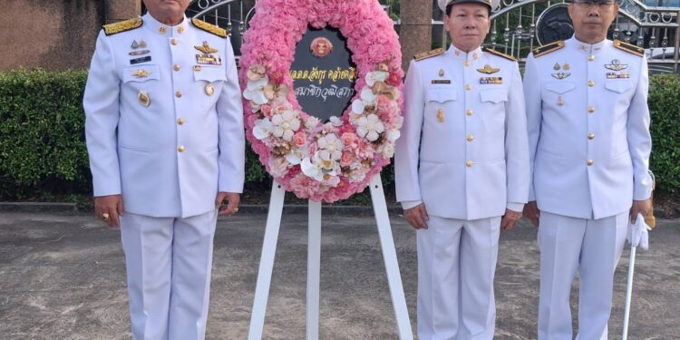 “สว.อังกูร” นำคณะร่วมพิธีวางพวงมาลาถวายราชสักการะ เนื่องในวันปิยมหาราช น้อมรำลึกพระมหากรุณาธิคุณ “พระบาทสมเด็จพระจุลจอมเกล้าเจ้าอยู่หัว”