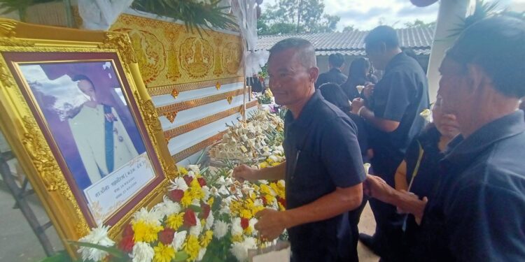 สกลนคร เผาแล้ว ส.ส.ดร.นริศร ทองธิราช ญาติมิตรเพื่อนพี่น้องแน่น