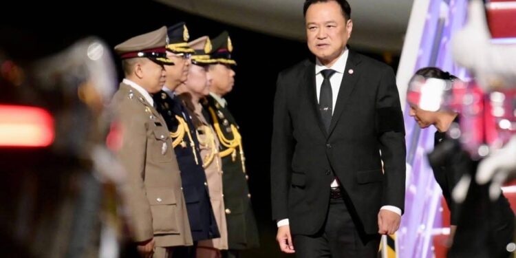 นายกฯ ถึง มาเลเซีย แล้ว เตรียมร่วมพิธีเปิดการประชุมสุดยอดอาเซียน ครั้งที่ 47   .