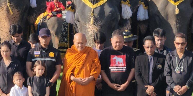 พสกนิกรและช้างอยุธยาน้อมรำลึกในพระมหากรุณาธิคุณ สมเด็จพระนางเจ้าสิริกิติ์ พระบรมราชชนนีพันปีหลวง ภายหลังเสด็จสวรรคต