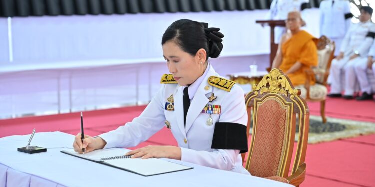 นครปฐม-จัดพิธีถวายน้ำสรงพระบรมศพหน้าพระฉายาลักษณ์ สมเด็จพระนางเจ้าสิริกิติ์ พระบรมราชินีนาถ พระบรมราชชนนีพันปีหลวง
