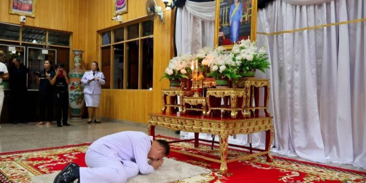 ชลบุรีพร้อมใจจัดพิธีสวดพระอภิธรรมถวายพระราชกุศลแด่สมเด็จพระนางเจ้าสิริกิติ์พระบรมราชินีนาถ พระบรมราชชนนีพันปีหลวงณวัดเครือวัลย์