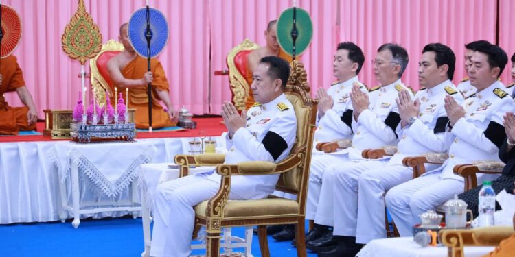 ผู้ว่าฯชลบุรีนำข้าราชการและ ปชช.ร่วมพิธีสวดพระอภิธรรมอุทิศถวายพระราชกุศลแด่สมเด็จพระนางเจ้าสิริกิติ์ พระบรมราชินีนาถ พระบรมราชชนนีพันปีหลวง ณ วัดชัยมงคลพระอารามหลวง