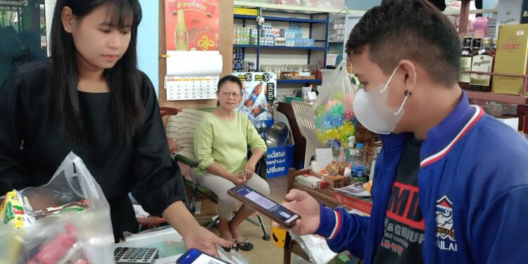 ปราจีนบุรี-วันแรกร้านค้าคนละครึ่งพลัสชาวบ้านคึกคักทยอยใช้สิทธิ์ตั้งแต่เช้าต่อเนื่องตลอดวัน