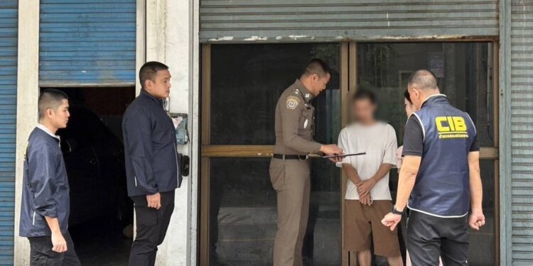 รวบจีนเทา ทลายเครือข่ายบุหรี่จีนเถื่อนออนไลน์รายใหญ่ ใจกลางกรุง พบซุกบุหรี่เถื่อน 65,000 ซอง มูลค่ากว่า 6 ล้านบาท   