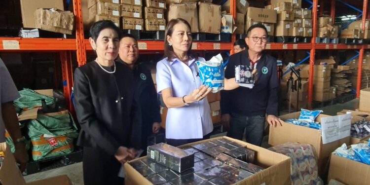 อย.ร่วมกับกองบังคับการปราบปรามการประทำความผิดเกี่ยวกับการคุ้มครองผู้บริโภค ทลายโรงงานเครื่องสำอางผิดกฎหมายเกือบ 70,000 ชิ้น มูลค่ากว่า 7 ล้านบาท 