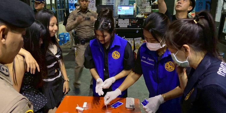 อำเภอสามพราน บูรณาการร่วม สภ.โพธิ์แก้ว จัดระเบียบสังคม ตรวจสถานบันเทิง สถานประกอบการ ตามแผน Quick Big Win 