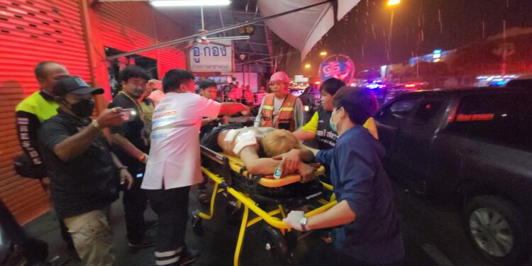 ยิงกันกลางอู่ซ่อมรถ! พี่ชายคว้าปืนยิงน้องเจ็บสาหัส ก่อนขับรถหนี