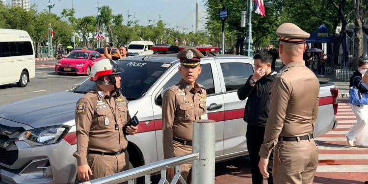 สำนักงานตำรวจแห่งชาติถวายความอาลัย พร้อมถวายความปลอดภัย ถวายพระเกียรติสูงสุด และดูแลประชาชนตลอดเส้นทางเคลื่อนขบวนเชิญพระบรมศพฯ ตั้งศปก.ส่วนหน้า และ กอ.ร่วม ดูแลความสงบเรียบร้อย ตลอดพระราชพิธี