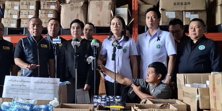 สธ.-ปคบ.ทลายโกดังเถื่อนลักลอบนําเข้าเครื่องสําอางจากต่างประเทศ ยึดของกลางกว่า 7 ล้านบาท