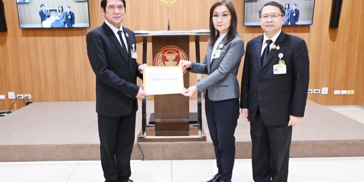 สว.นันทนาร้อง ปธ.รัฐสภาตรวจสอบกรณีวุฒิสภามีมติให้ผิดจริยธรรมร้ายแรง