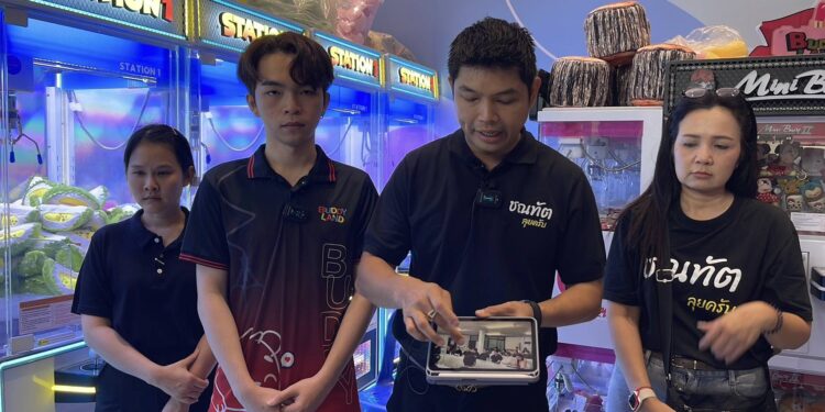 ปทุมธานี ผู้ประกอบการตู้คีบตุ๊กตา ร้อง ชณทัต ช่วยหลังโดนสั่งปิด 2 อาทิตย์ทั้งที่ดำเนินการถูกต้องแถมเสียภาษีหลักพันล้าน 