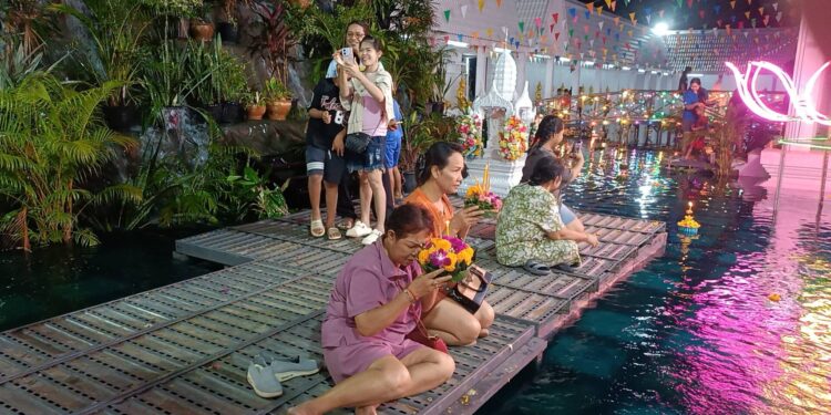 ปราจีนบุรี-ปราจีนฯเริ่มลอยกระทงรอบโบสถ์และอีกในหลายแห่งพร้อม“ซูเปอร์ฟูลมูน”ดวงจันทร์เต็มดวงใกล้โลกที่สุดในรอบปี