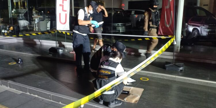 2 มูลนิธิชื่อดัง ไล่ยิงสนั่นบนถนนลาดพร้าว คาดปัญหาแย่งคนเจ็บ