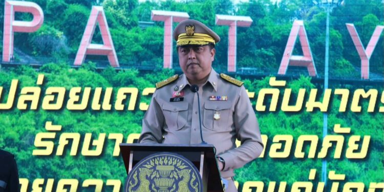 สุชาติ ชมกลิ่น” นำทีมปล่อยแถวระดมมาตรการรักษาความปลอดภัยนักท่องเที่ยว พัทยา – ชลบุรี