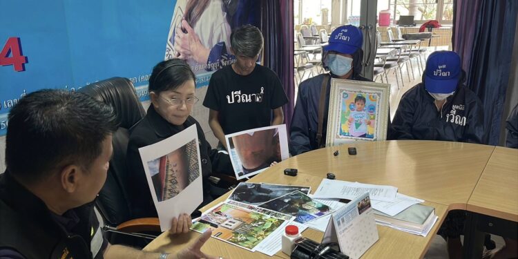 ปทุมธานี ร้องปวีณาพ่ออุ้มรูปลูกชาย 5 ขวบถูกไฟดูดเสียชีวิตในโรงเรียนจ.บุรีรัมย์