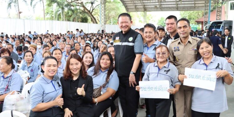 นายก อบจ.เพชรบูรณ์ นำคณะ เข้าต้อนรับรมว.สาธารณสุข เตรียมปั้น อสม. 1 หมื่นคน เป็นผู้ช่วยสาธารณสุข พร้อมเสริมความรู้โรคไวรัสตับอักเสบซี ช่วยให้ผู้ป่วย กลุ่มเสี่ยง เข้าถึงการคัดกรอง รักษา ลดเกิดโรคตับแข็งและมะเร็งตับ