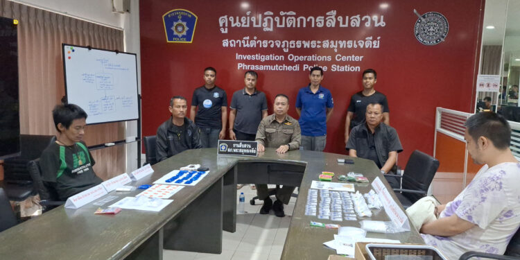 สมุทรปราการ-ตำรวจพระสมุทรเจดีย์บุกรวบ ลี้ คู่สร้าง-คู่สม พร้อมพวก ยึดยาเสพติดทั้ง ยาบ้า ยาไอซ์ ยาเค ยาเลิฟ ยาอีเพียบมูลค่าเกือบล้านบาท เตรียมแพ๊คใส่ถุงส่งขายสถานบันเทิงและกลุ่มวัยรุ่น