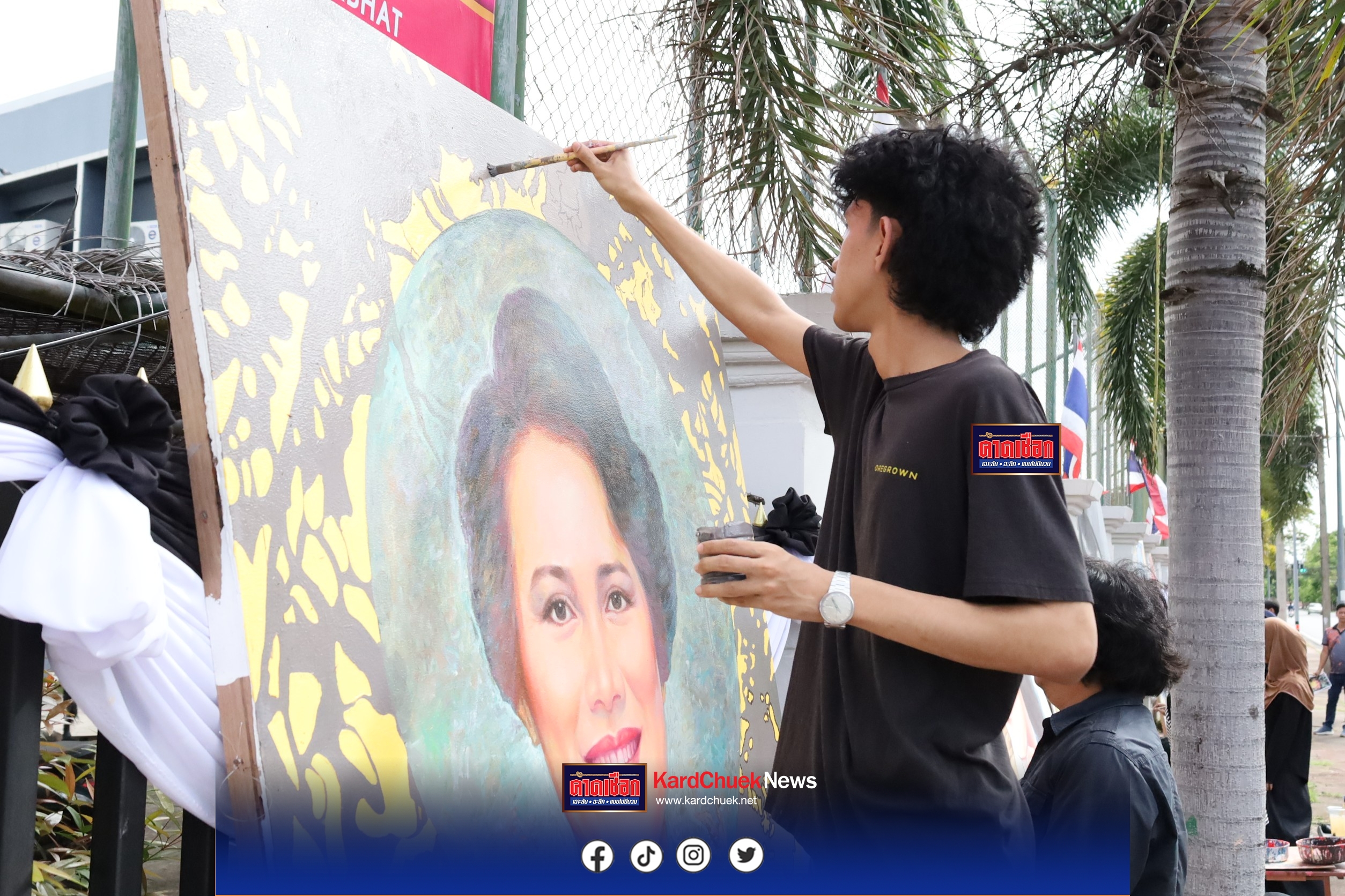 มรภ.ยะลา” รวมพลังศิลปินชายแดนใต้ วาดภาพถวายอาลัย ‘แม่ของแผ่นดิน’ ผ่านปลายพู่กันแห่งความภักดี