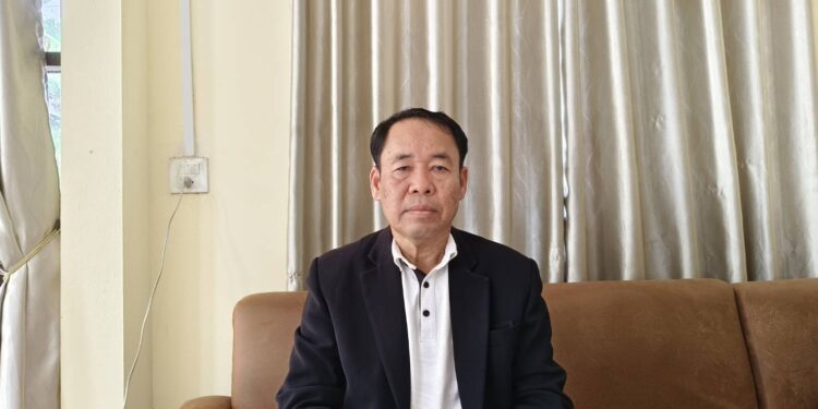 ปราจีนบุรี–อดีต ผอ.โรงเรียนปราจีนฯแต่ง-ร้องเพลงน้อมไว้อาลัยส่งเสด็จสมเด็จพระนางเจ้าสิริกิติ์พระบรมราชินีนาถ พระบรมราชชนนีพันปีหลวง”น้อมส่งเสด็จสู่สวรรคาลัย”