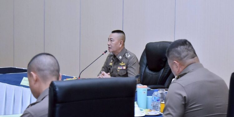 ผบ.ตร.ประชุมบริหารสำนักงานตำรวจแห่งชาติ กำชับเข้ม 8 ข้อ ดูแลประชาชนเข้าถวายความอาลัยฯ รุกปราบสแกมเมอร์ ต่างด้าวผิดกฎหมาย ย้ำแนวทางแต่งตั้งวาระ 68 ยึดกฎหมายและข้อวินิจฉัย ก.พ.ค.ตร. พัฒนางานสอบสวนเร่งด่วน