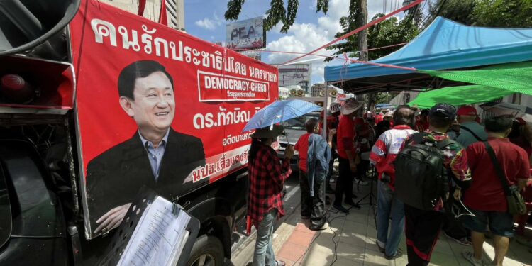 ปราจีนบุรี-ข้อมูลสนามเลือกตั้งจังหวัดปราจีนฯเพื่อไทยฯเคลื่อนทัพเป็นพรรคแรกขึ้นป้ายศูนย์ประสานงานพรรคโชว์ผู้สมัคร สส.แล้วในเขต 3 ////////พร้อมวางตัว สส.ใน 2 เขต คือ เขต 2 เขต 3 เหลือเพียงเขต 1 ระหว่างพิจารณา ชี้แจงกรณีนายกจอย นายกอบจ.ปราจีนบุรีเมีย สจ.โต้ง ลาออกจากพรรคเพื่อไทยหลังได้รับการเลือกตั้งฯ แล้วกรณีดังกล่าว ที่เกิดขึ้นว่าไม่มีผลกระทบต่อภาพลักษณ์ของพรรคเพื่อไทย คนเสื้อแดง ฐานเสียง และ ฐานคะแนน ในจังหวัดปราจีนบุรี