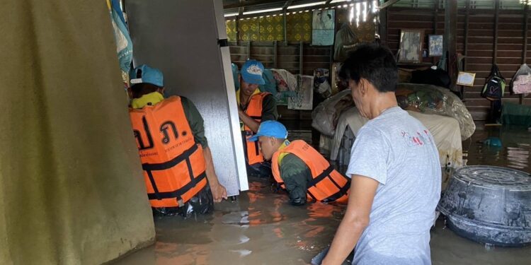 แม่ทัพไก่ สั่งการระดมกำลังพล เครื่องมือ เร่งช่วยเหลือประชาชน รับผลพวงพายุ ‘แคเมกี’ 24 ชั่วโมง