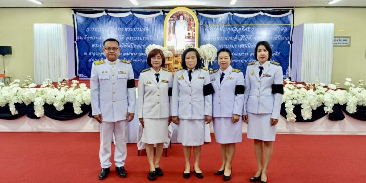 กระทรวงแรงงานจังหวัดนครปฐม นำข้าราชการและประชาชนในจังหวัดนครปฐม ร่วมพิธีบำเพ็ญกุศลพระพิธีธรรมสวดพระอภิธรรม เพื่ออุทิศถวายพระราชกุศลแด่ สมเด็จพระนางเจ้าสิริกิติ์ พระบรมราชินีนาถ พระบรมราชชนนีพันปีหลวง