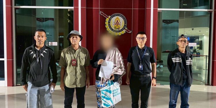 รวบ “เจ้าแม่ปอยเปต” ตัวการสำคัญ เครือข่ายเปิดบัญชีม้า และ นิติบุคคล สนับสนุนแก๊งคอลเซ็นเตอร์ หลอกเหยื่อได้เงินกว่า 50 ล้านบาท