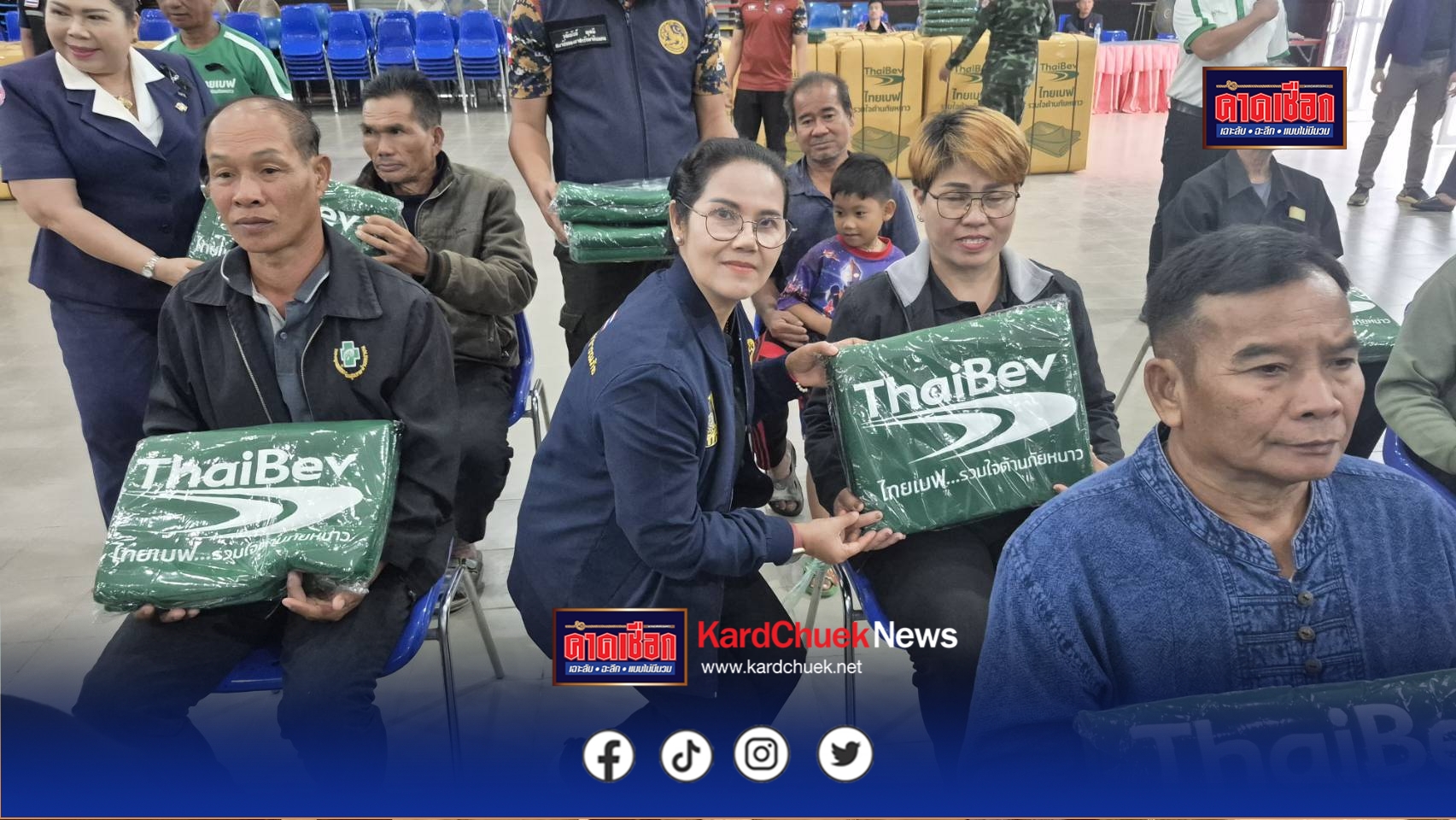 อำนาจเจริญ ปภ.จังหวัดลุยแจกจ่ายผ้าห่มกันหนาวจากบริษัทไทยเวฟเวอเรจจำกัด(มหาชน)อย่างต่อเนื่องให้กับประชาชนอำเภอเมืองอำนาจเจริญ