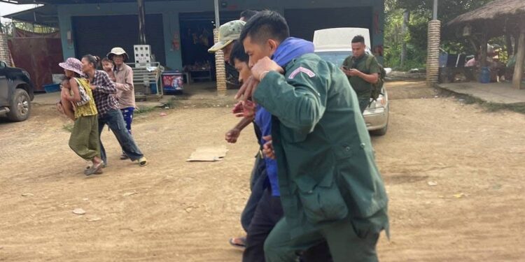 ทหารเขมรจัดฉากแล้วป้ายสีใส่ทหารไทย !!!