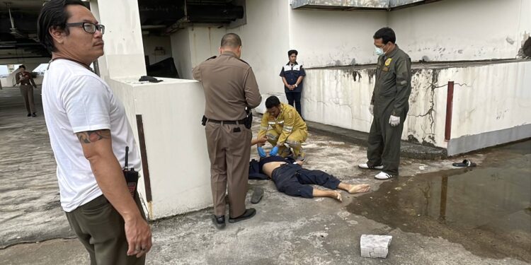 ปทุมธานี หนุ่มช่างไฟป่วยซึมเศร้าไม่ยอมรักษาอาการ!ดิ่งตึกสูง 13 ชั้นเสียชีวิต