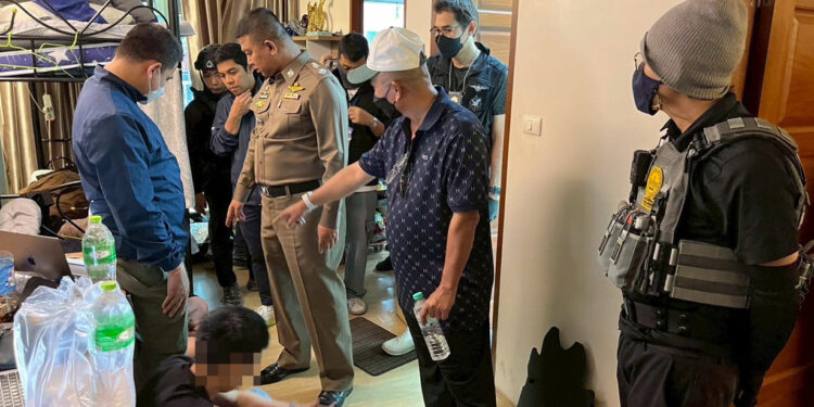 บิ๊กจ๋อ” นำทีม ศอ.ปส.บช.น. สนธิกำลัง ป.ป.ส. ทลายรังจีนเทา รวบ 3 จีน 1 เมียนมาร์ ลอบทำเว็บพนันออนไลน์กลางกรุง พบแฝงตัวเข้ามาเป็น นร. อ้างมาเที่ยวไทย