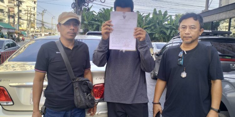 สืบประเวศรวบหนุ่มพนักงานร้านสินค้าญี่ปุ่นชื่อดัง อาศัยช่วงร้านปิดฉกโมเดลตุ๊กตาตั้งโชว์-เครื่องสำอางค์ รวมมูลค่ากว่า 3 แสนบาท อ้างติดการการพนันออนไลน์