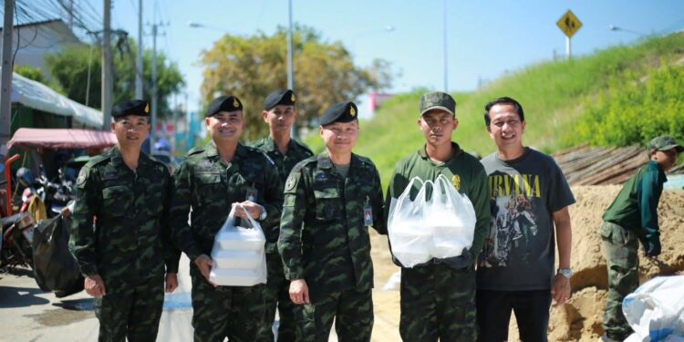 ตรวจเยี่ยมการช่วยเหลือประชาชน ที่ประสบอุทกภัย ในพื้นที่ จว.สิงห์บุรี ”