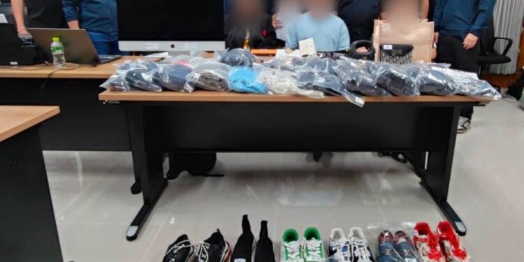 ตร.ไซเบอร์เปิดปฏิบัติการ “ปิดดอยทลายรังเว็บพนันภาคเหนือ” รวบเจ้าของเว็บ “HENG168” ยกแก๊งพร้อมเครือข่าย ครึ่งปีเงินหมุน 200 ล้าน ยึดทรัพย์แล้วกว่า 40 ล้าน