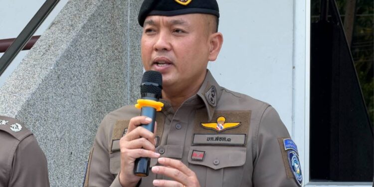 ผบ.ตร.กำชับดูแลการจราจรเมืองหาดใหญ่ หลังน้ำลด เร่งซ่อมสัญญาณไฟ ผบช.ภ.9 สั่งเคลียร์ถนนทุกเส้น เคลื่อนย้ายรถกีดขวางภายในคืนนี้