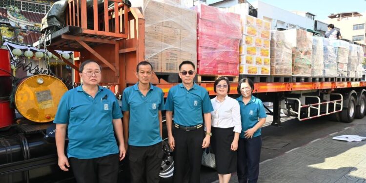 “มูลนิธิป่อเต็กตึ๊ง รวมพลัง ส่งต่อธารน้ำใจ สู้ภัยน้ำท่วม ช่วยเหลือผู้ประสบอุทกภัย”