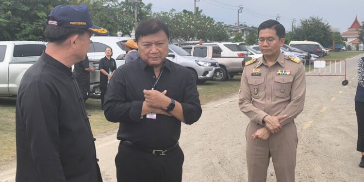 นนทบุรี ผู้ว่าฯ นนทบุรี ลงพื้นที่ตรวจสถานการณ์ป้องกันน้ำท่วมนครปากเกร็ด เร่งบรรจุกระสอบทรายกว่า 1 หมื่นใบ