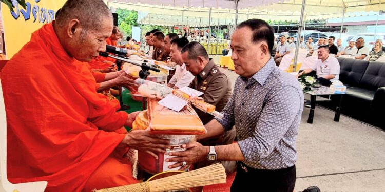 สน.ท่าข้าม จัดพิธีทำบุญงานประจำปี หลวงพ่อเกศบล ปี 2568 สิ่งศักดิ์คู่โรงพัก อดีตผู้บังคับบัญชาร่วมงานคับคั่ง